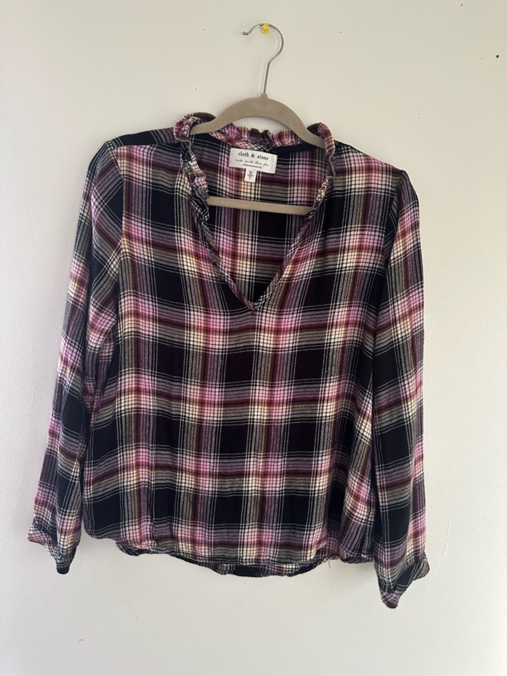 Cloth & Stone  bohoPlaid Ruffle Neck Tunic Blouse Anthropologie Pink Black S